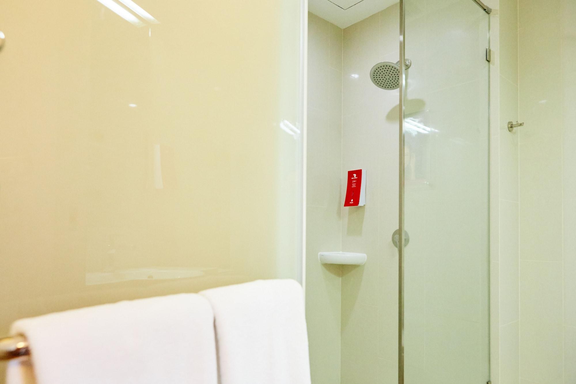 Monoloog Hotel Bekasi Buitenkant foto