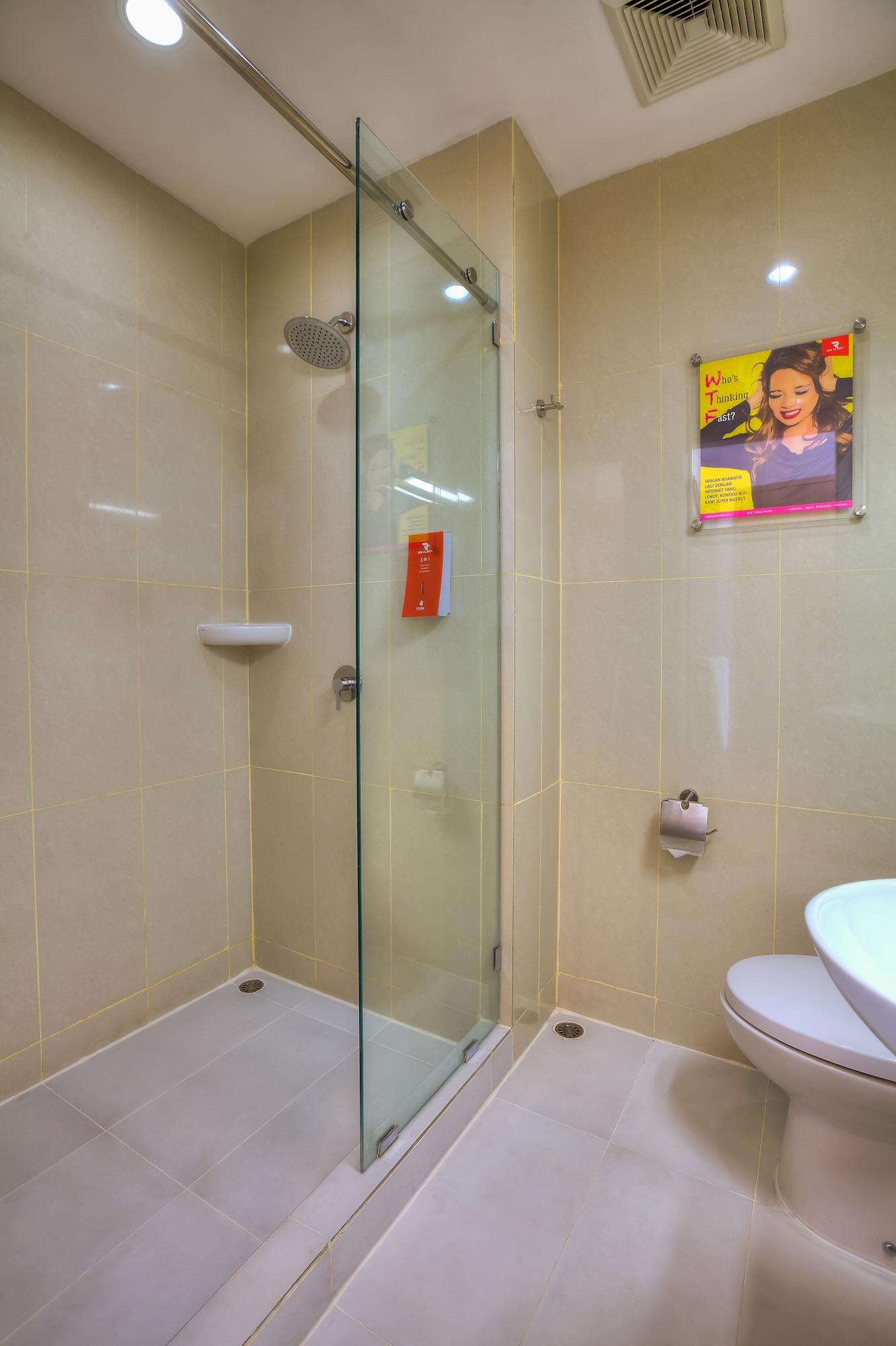 Monoloog Hotel Bekasi Buitenkant foto
