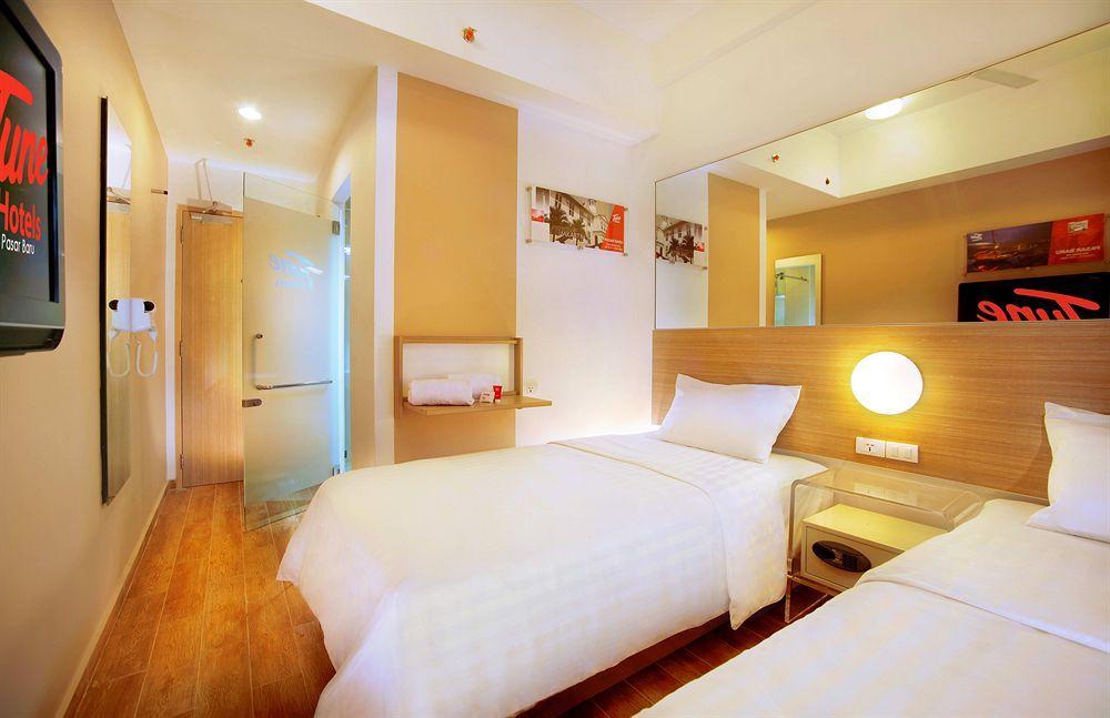 Monoloog Hotel Bekasi Buitenkant foto