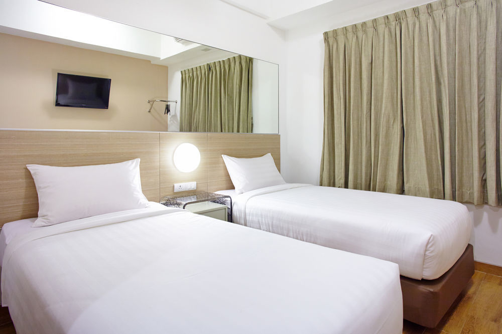 Monoloog Hotel Bekasi Buitenkant foto