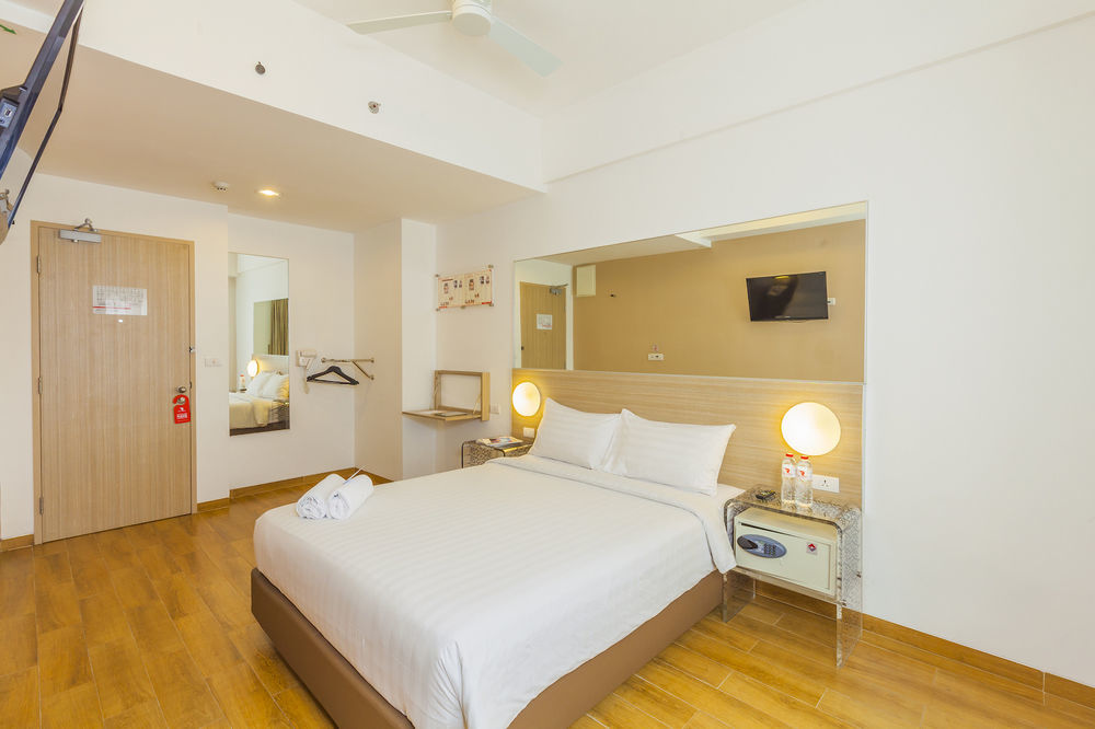 Monoloog Hotel Bekasi Buitenkant foto