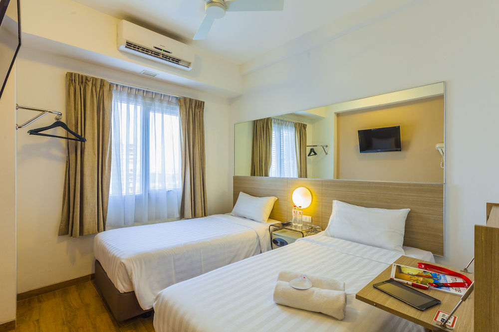 Monoloog Hotel Bekasi Buitenkant foto