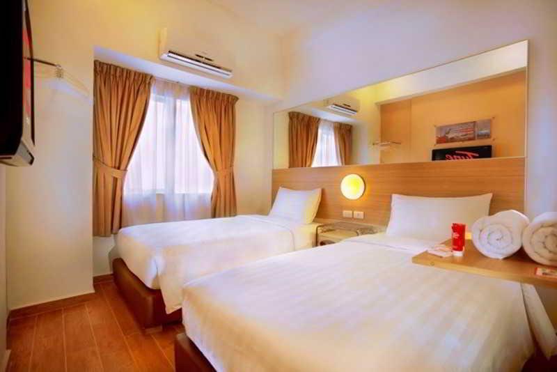 Monoloog Hotel Bekasi Buitenkant foto