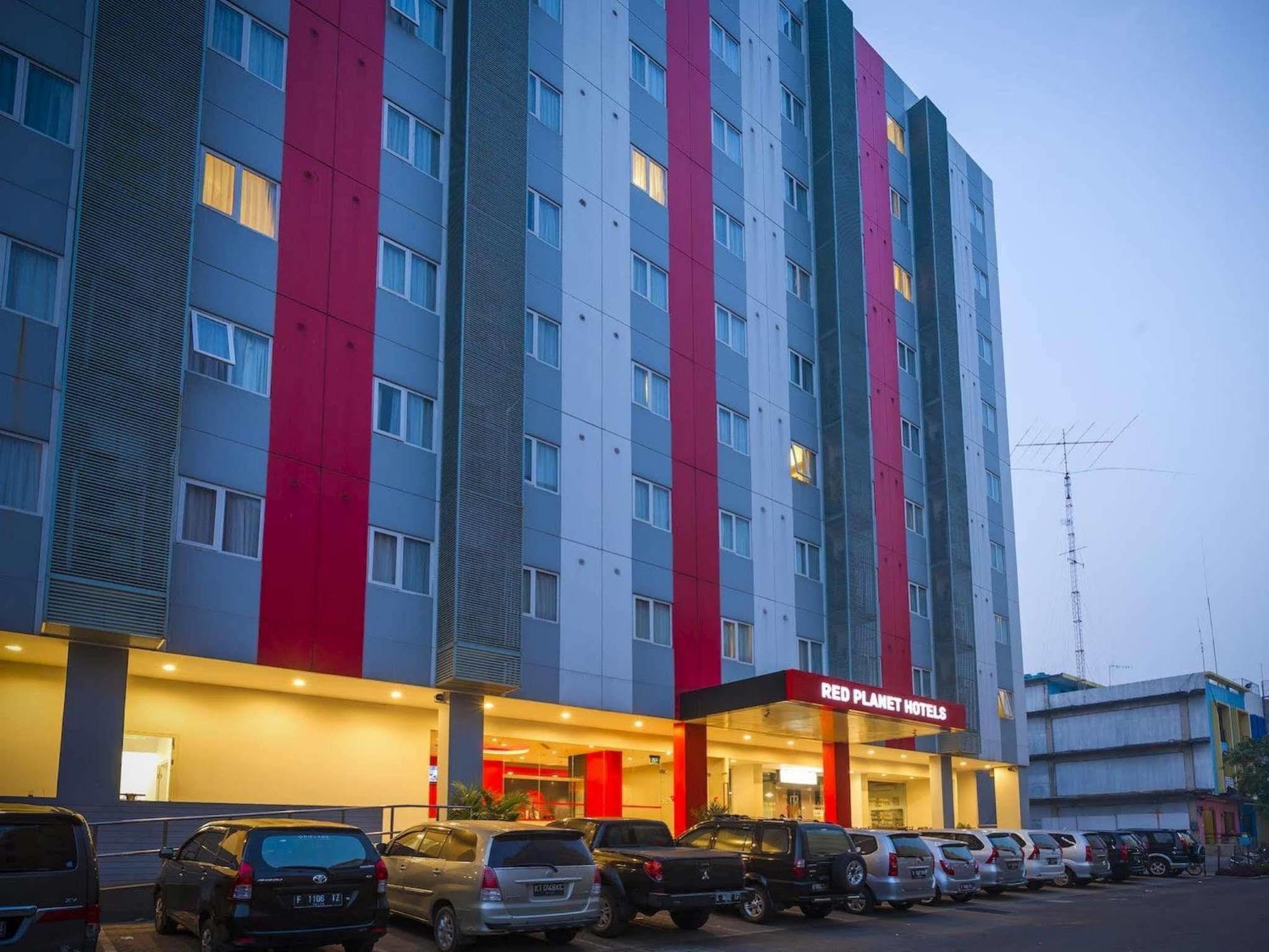 Monoloog Hotel Bekasi Buitenkant foto
