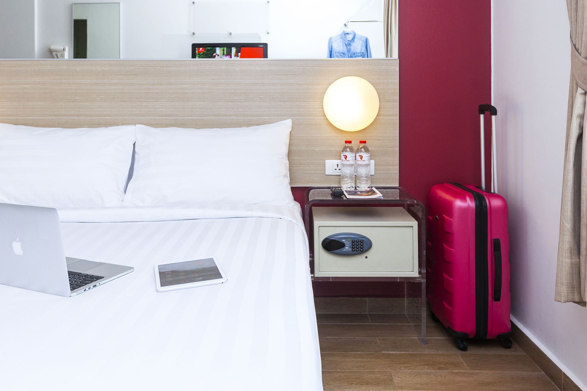 Monoloog Hotel Bekasi Buitenkant foto