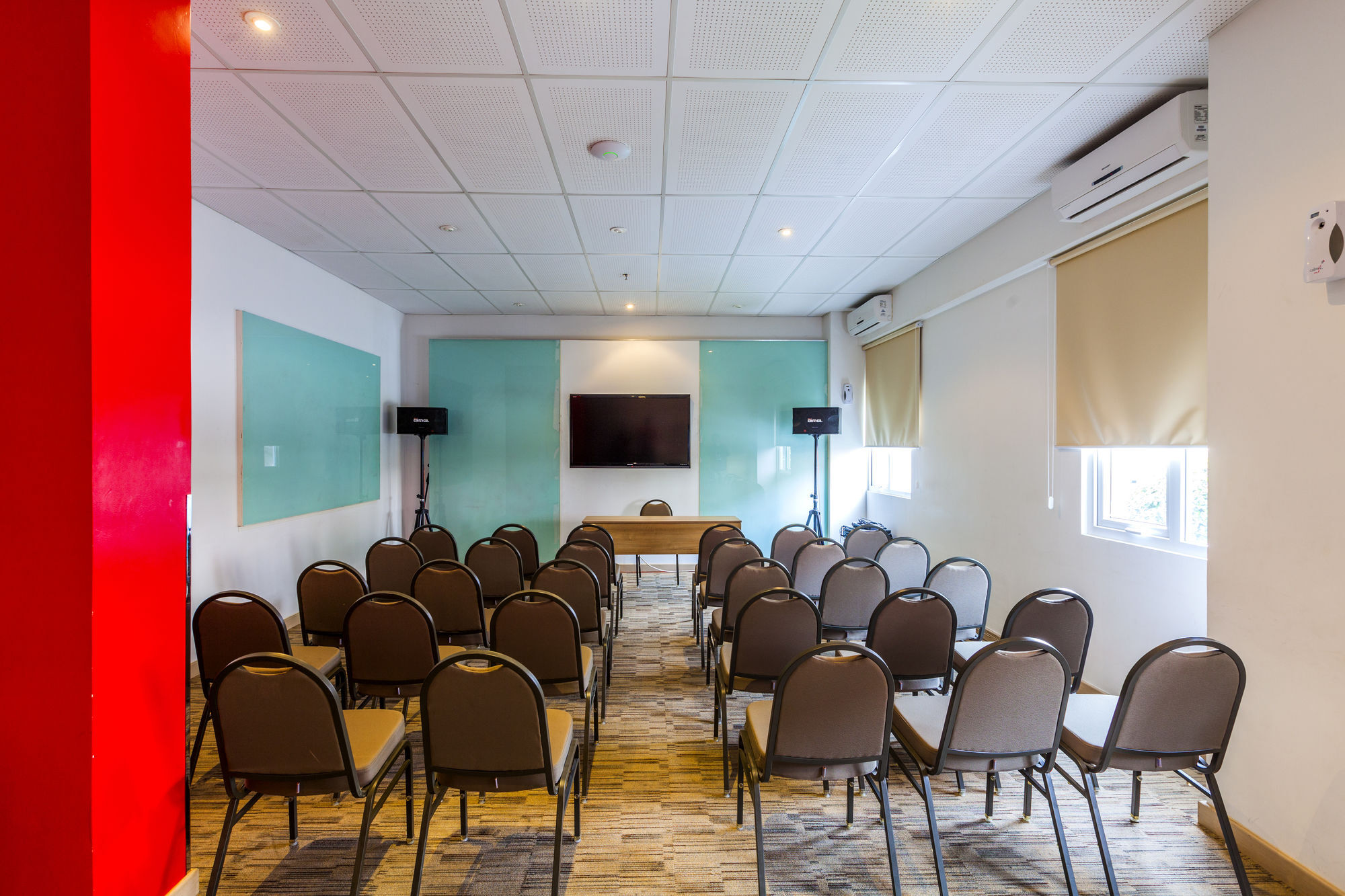 Monoloog Hotel Bekasi Buitenkant foto