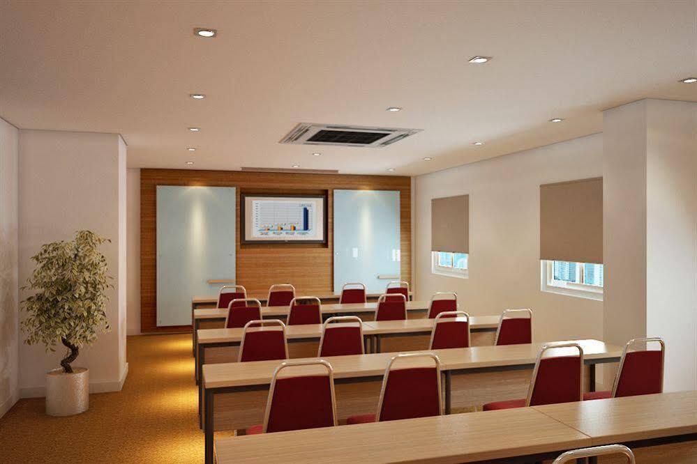 Monoloog Hotel Bekasi Buitenkant foto